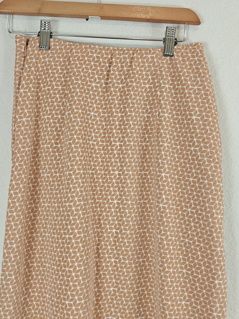 Abercrombie & Fitch Geometric Print Midi Skirt Side Slit Dipped Waist Tan Sz S - Picture 10 of 10